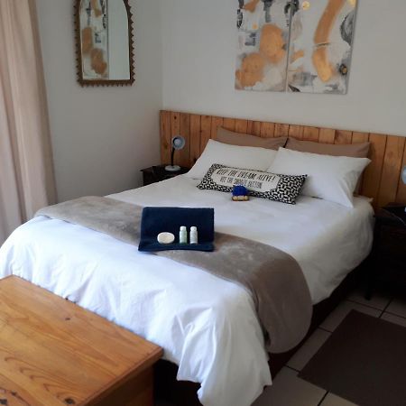 La Casa On Bashee Panzió Boksburg Kültér fotó