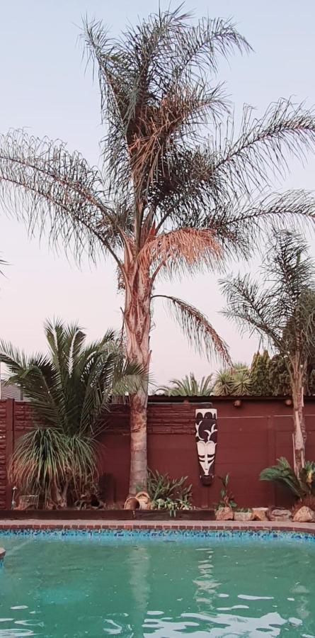 La Casa On Bashee Panzió Boksburg Kültér fotó