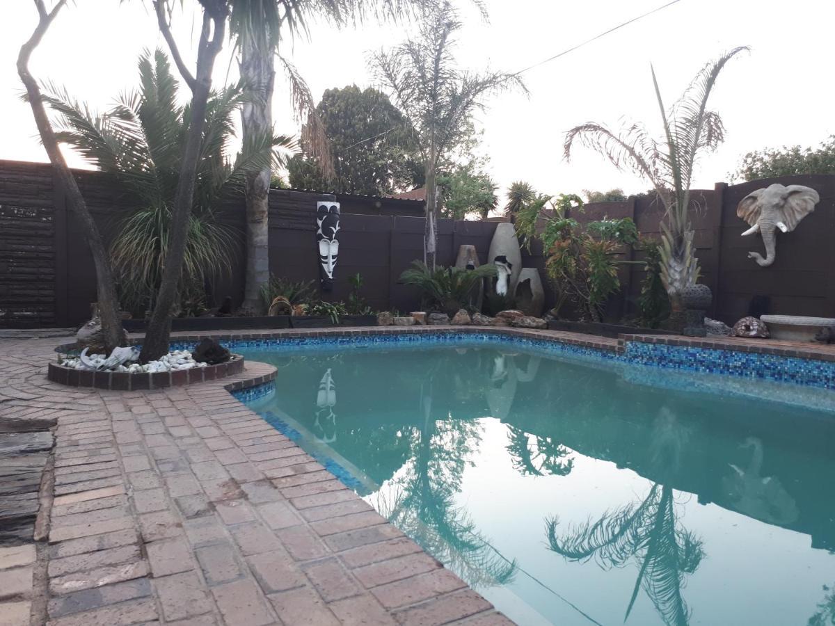 La Casa On Bashee Panzió Boksburg Kültér fotó