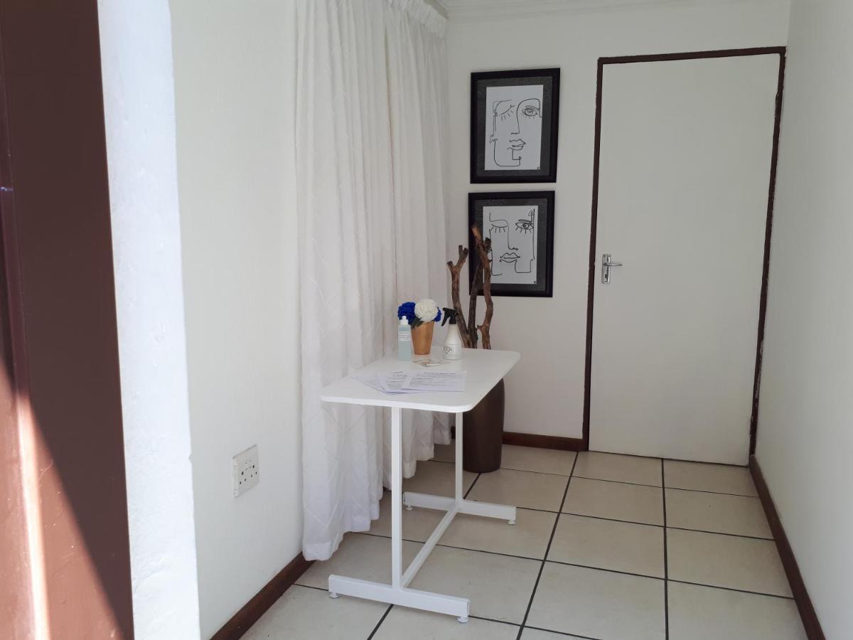 La Casa On Bashee Panzió Boksburg Kültér fotó