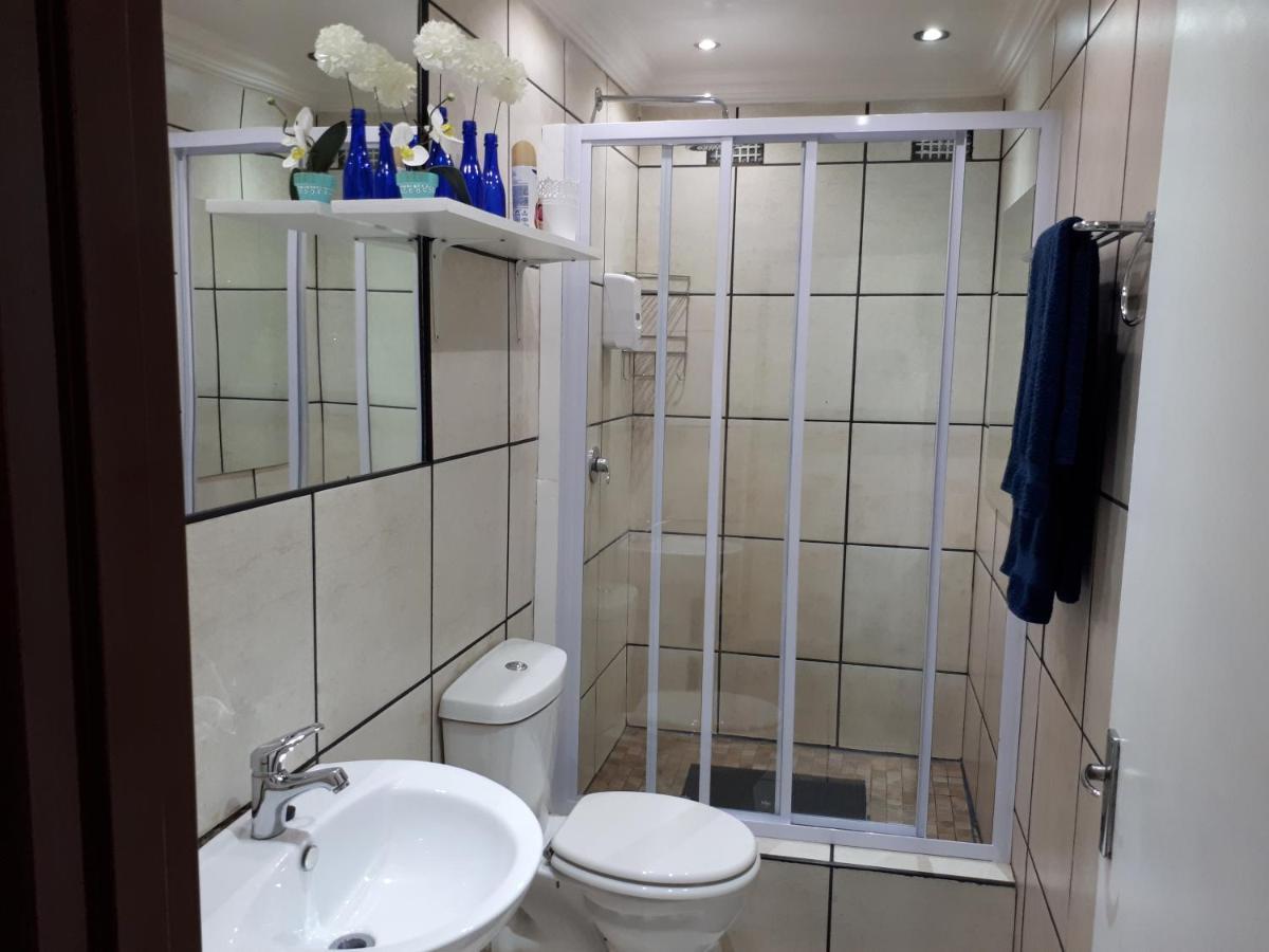 La Casa On Bashee Panzió Boksburg Kültér fotó